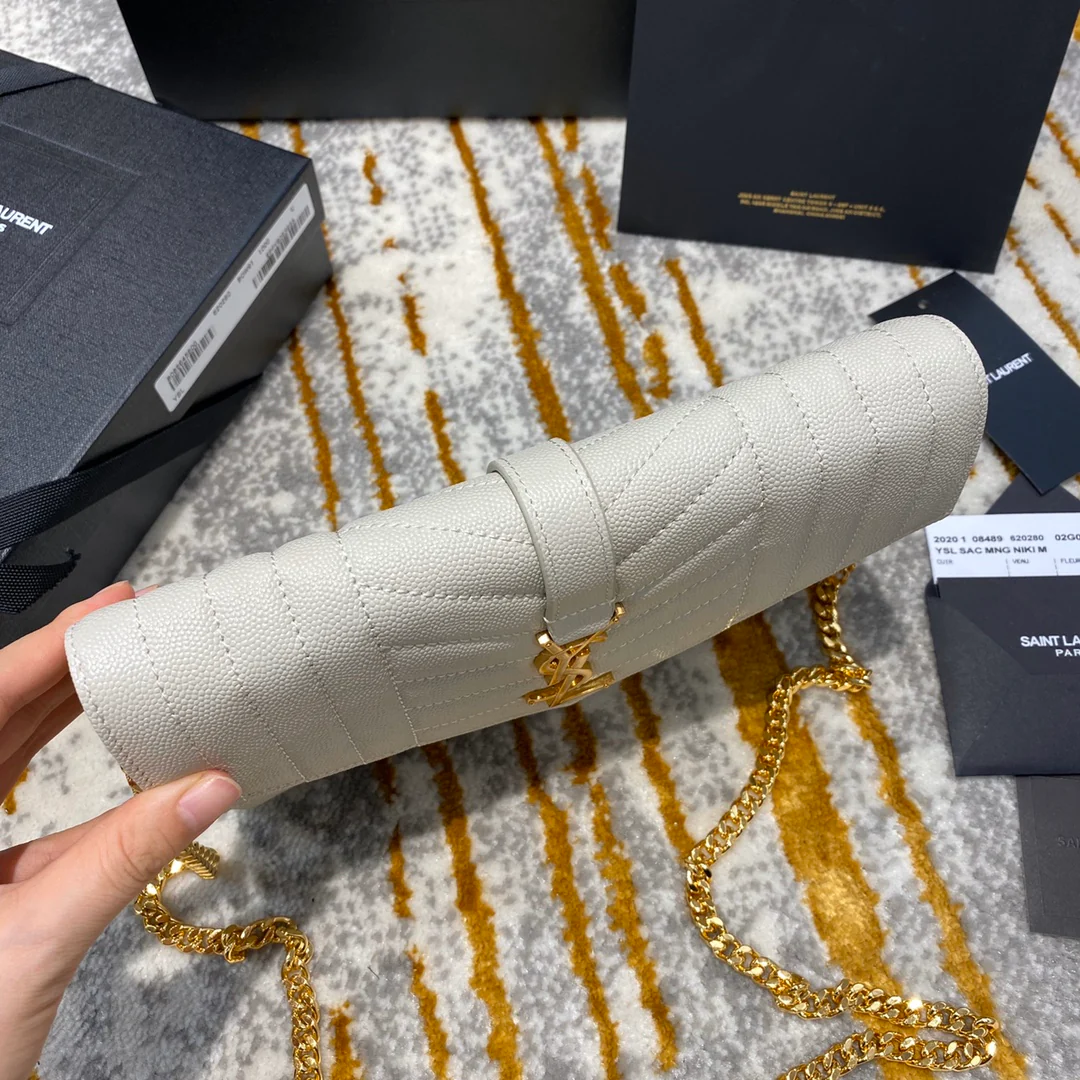 Сумка-конверт YSL с монограммой и икрой, V-образной ромбовидной стёжкой - 1