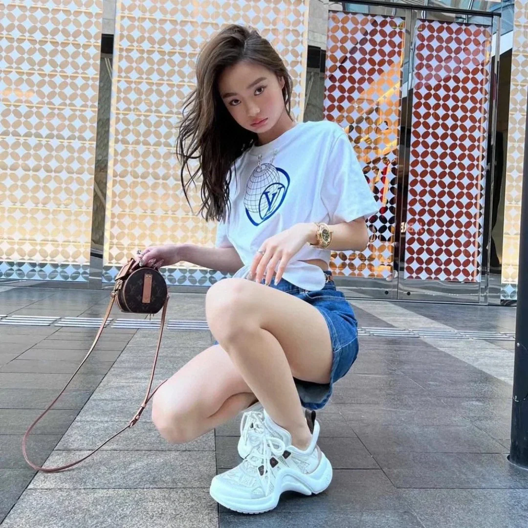 Обувь LV - массивные кроссовки с вышивкой LV - серо-белые