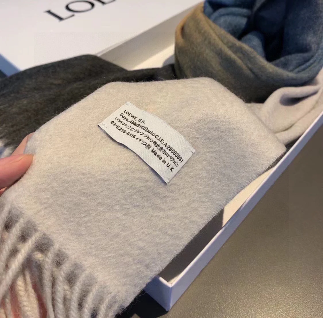 Lolwei - Шарф с кисточками ?Водяная рябь? - Темно-серый