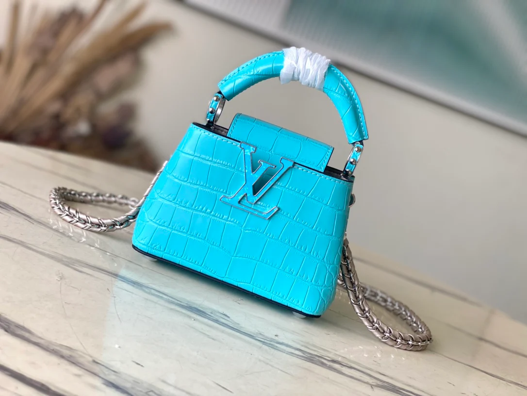 n48865-LV-capucines-bb сумка/сумка через плечо из глянцевой крокодиловой кожи синего цвета, мини