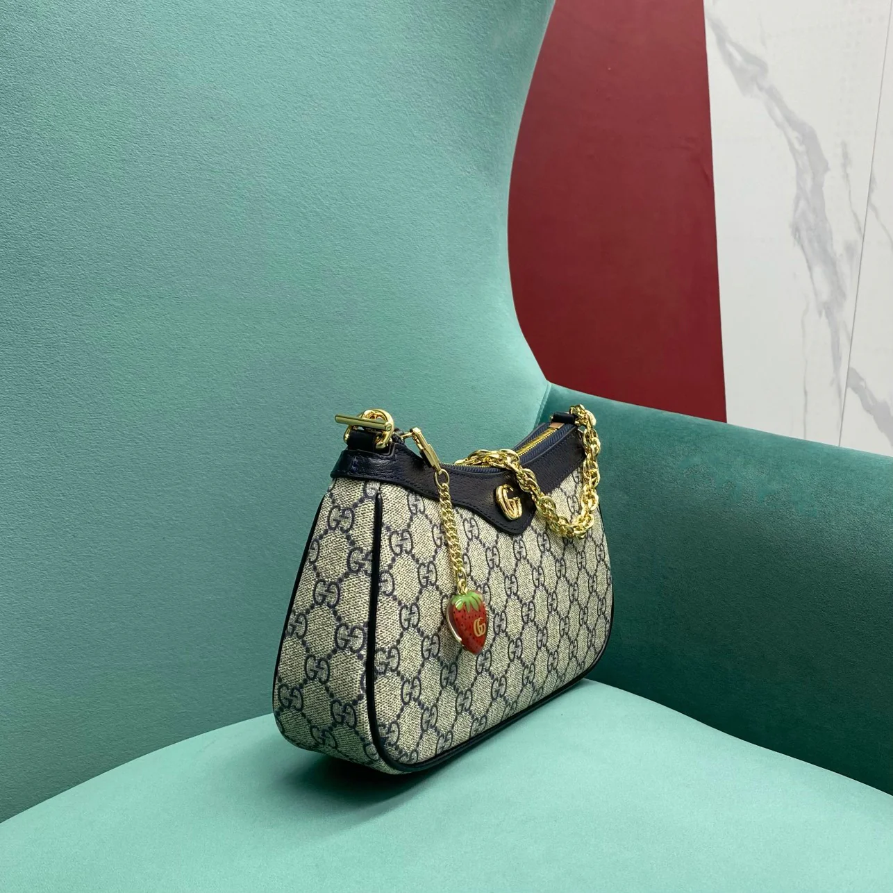 Сумка Gucci Ophidia Strawberry через плечо - черная