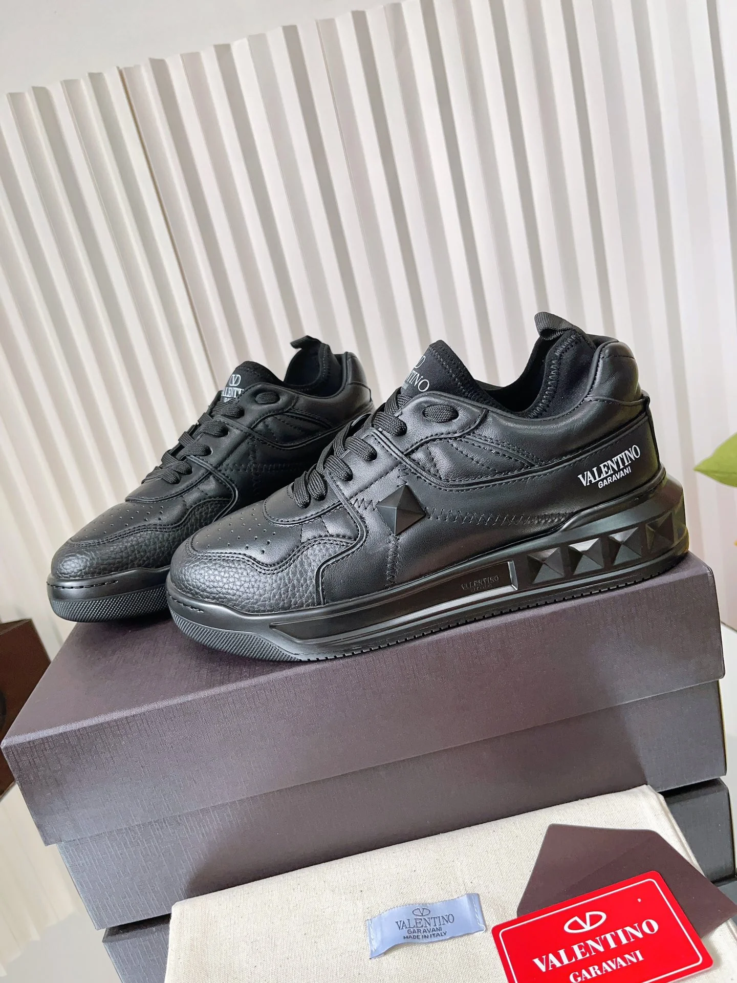 Valentino - Повседневные кроссовки - Унисекс - Черные