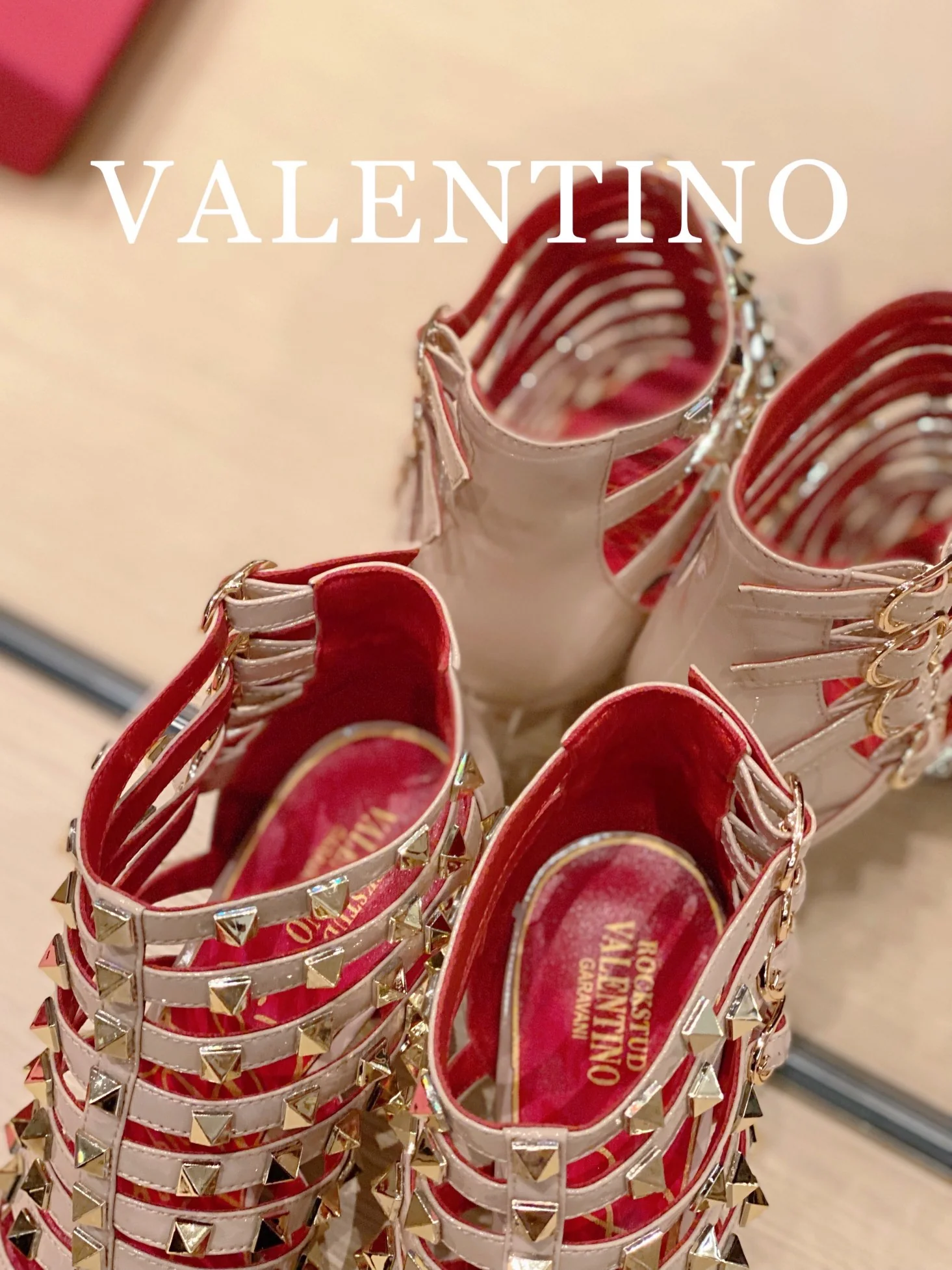 Valentino - Абрикосовые римские туфли на высоком каблуке