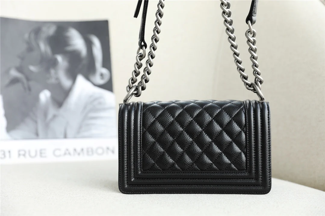 Chanel-boy-20cm-50