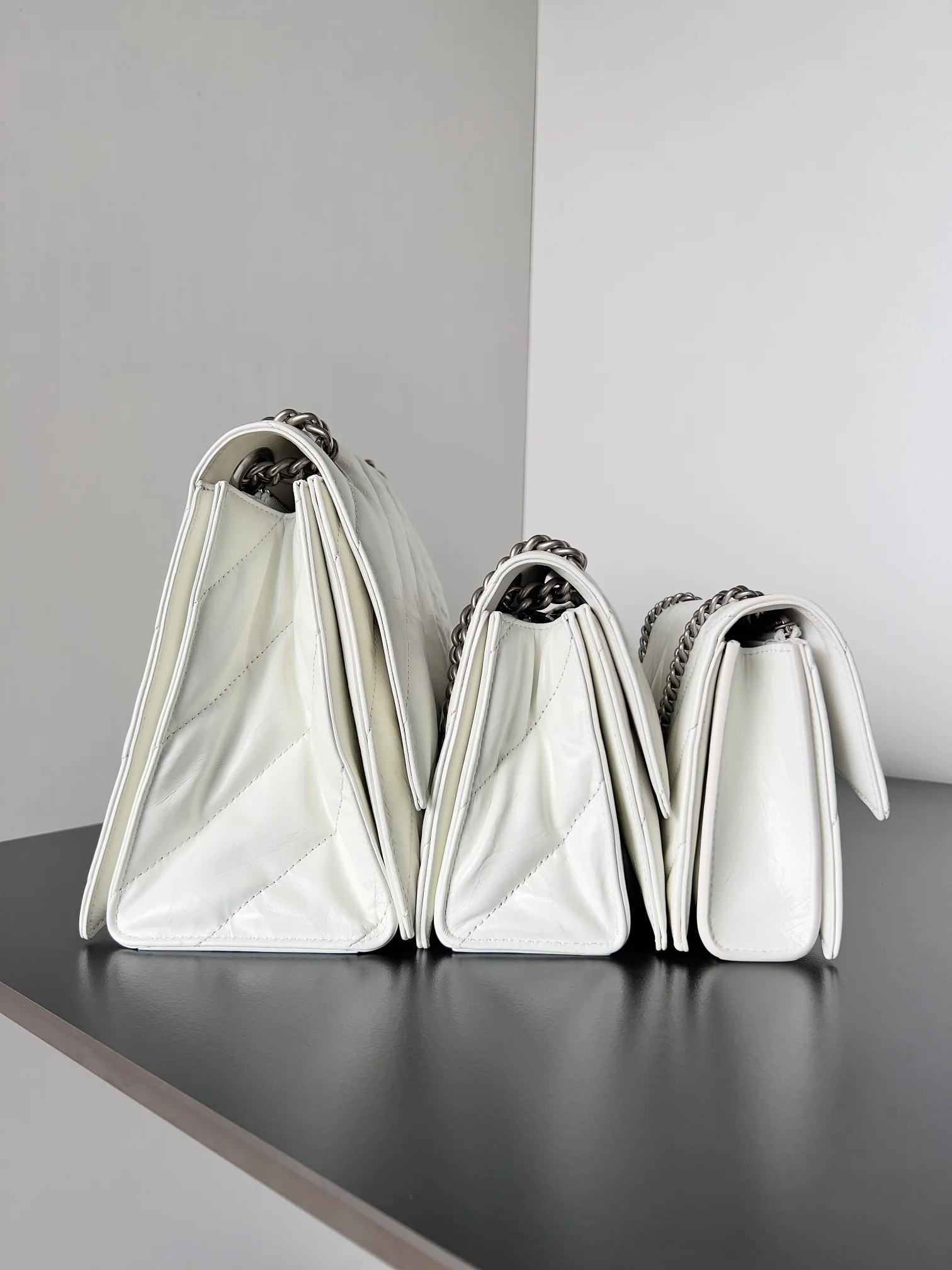 Сумка Balenciaga Chain Hourglass Bag - Маленькая, 25 см - Белая