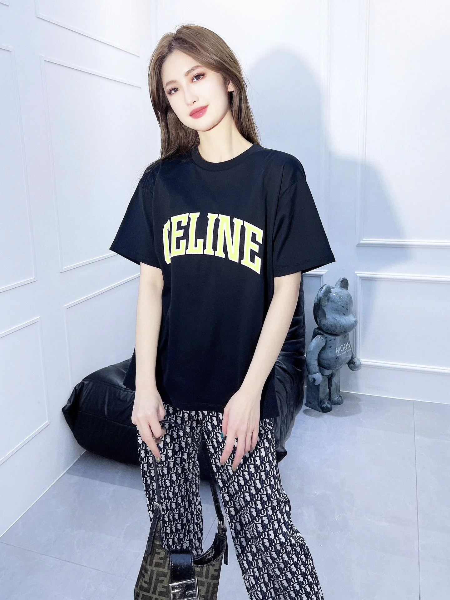 Celine 2403-24ss Новая свободная футболка с коротким рукавом и буквенным принтом