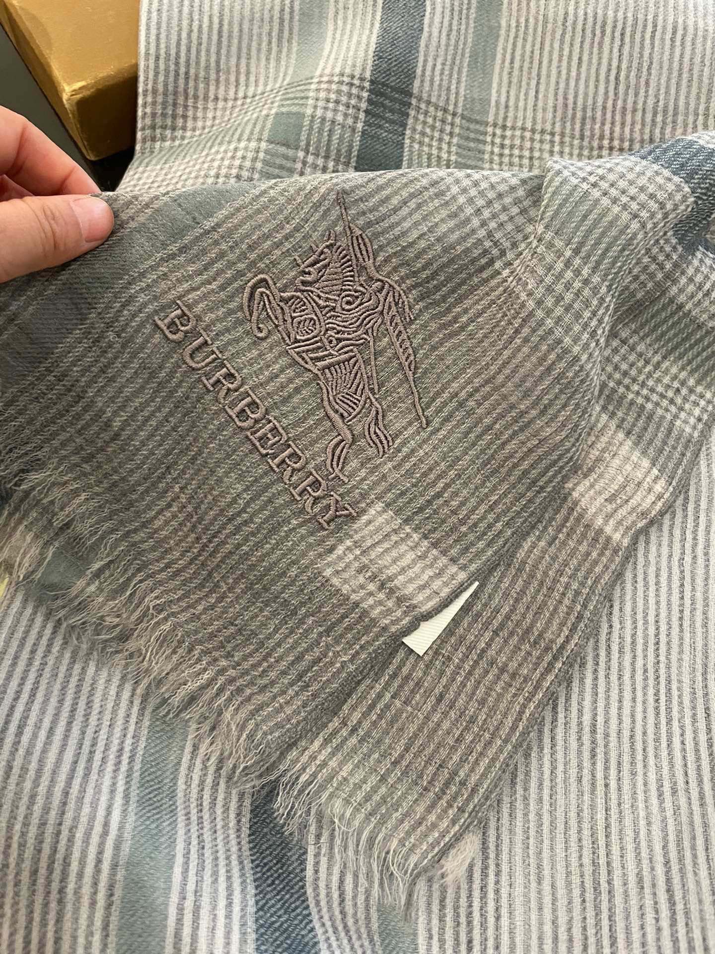 Волнистый кашемировый шарф Burberry - 105-180 см