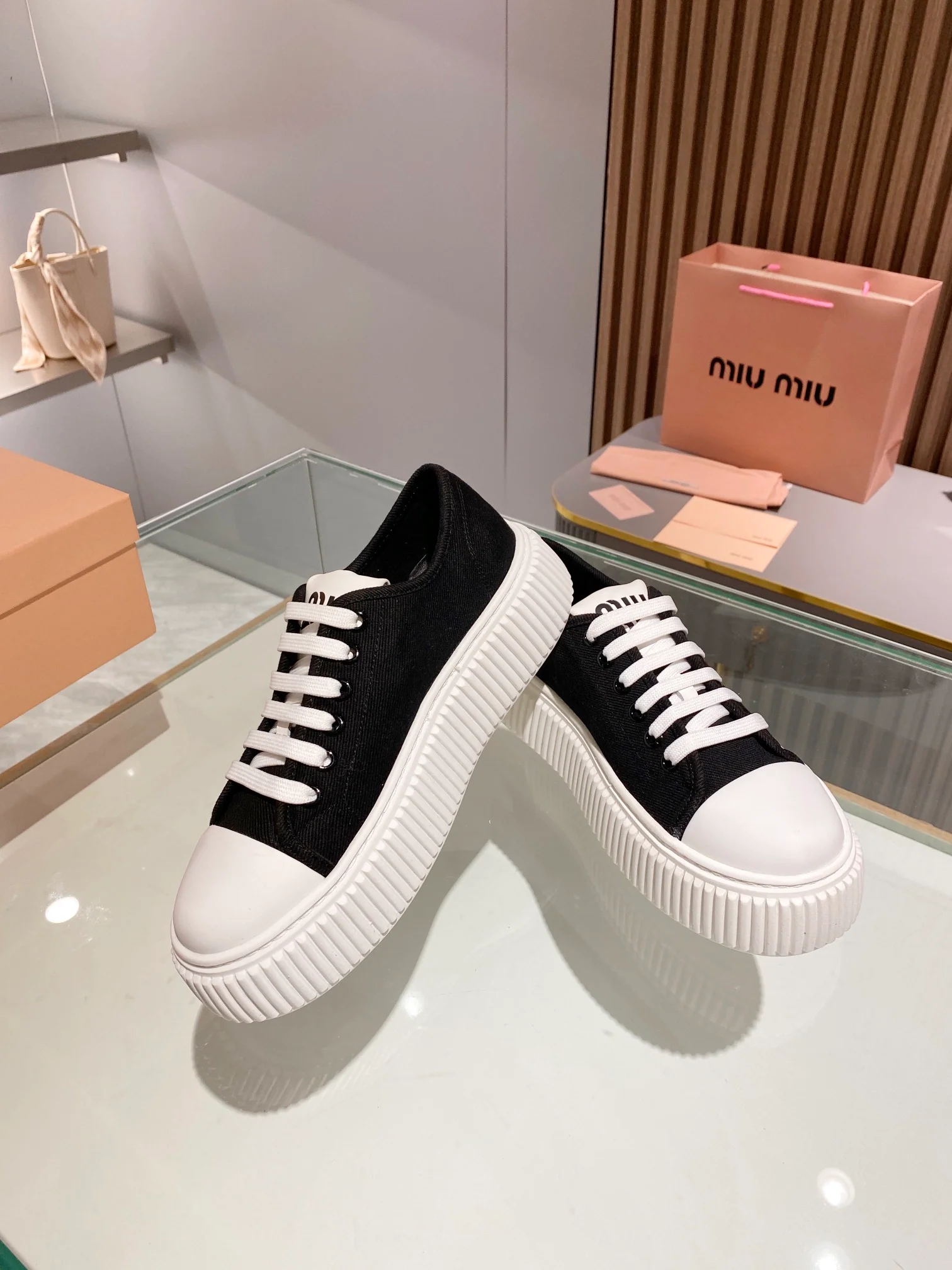 Коллекция Miu Miu 2023 года с подиума - Лоферы