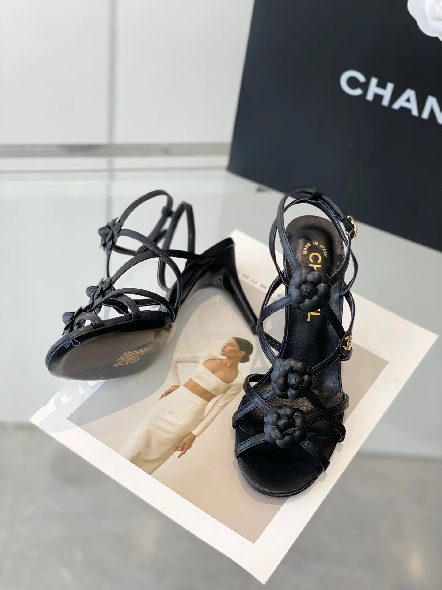 Новинка сезона весна/лето 2023 от Chanel - сандалии на шпильке Camellia - 7 см - черные.
