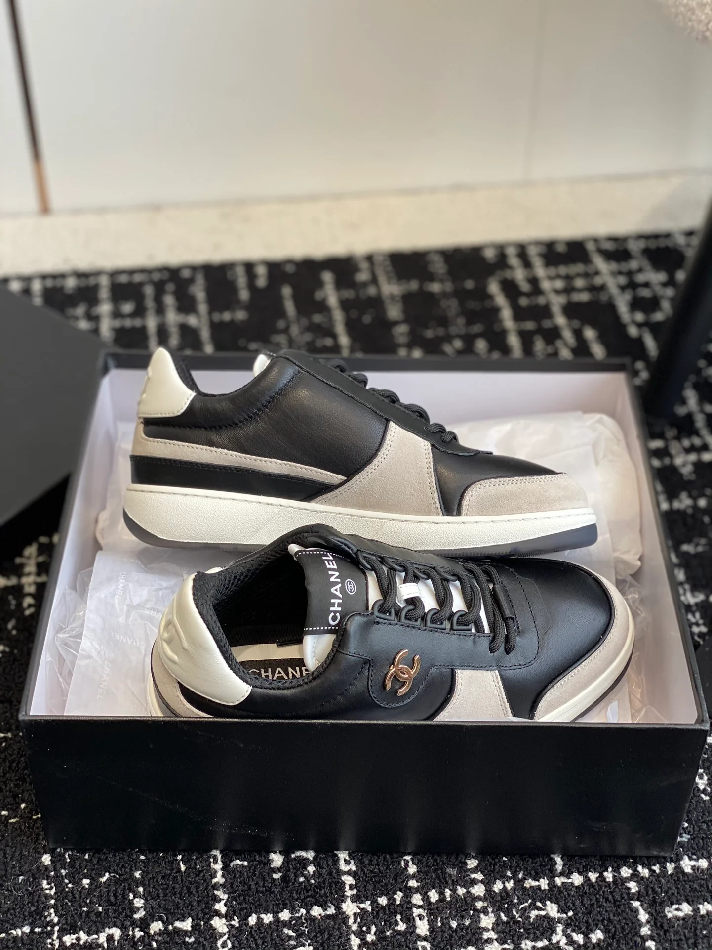 Новинка 2023 года от Chanel - Кроссовки из овечьей кожи - Черные