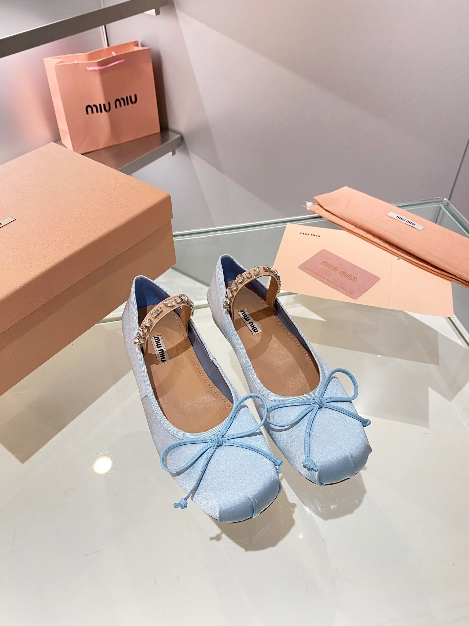 Новые поступления коллекции Miu Miu осень/зима 2023 — Балетки — Светло-голубые