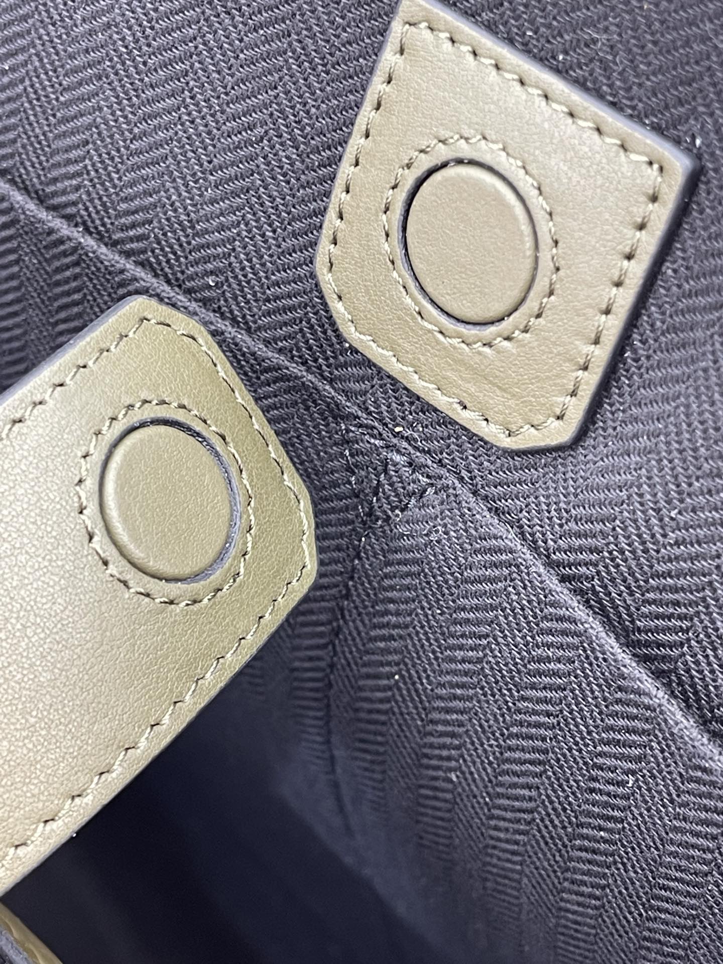 Сумка-тоут Loewe Buckle Straight с регулируемой длиной ручек - 1