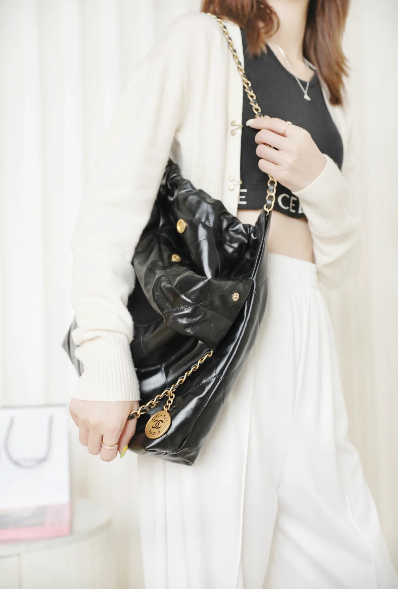 Сумка-шоппер Chanel - маленькая - черная с золотой пряжкой