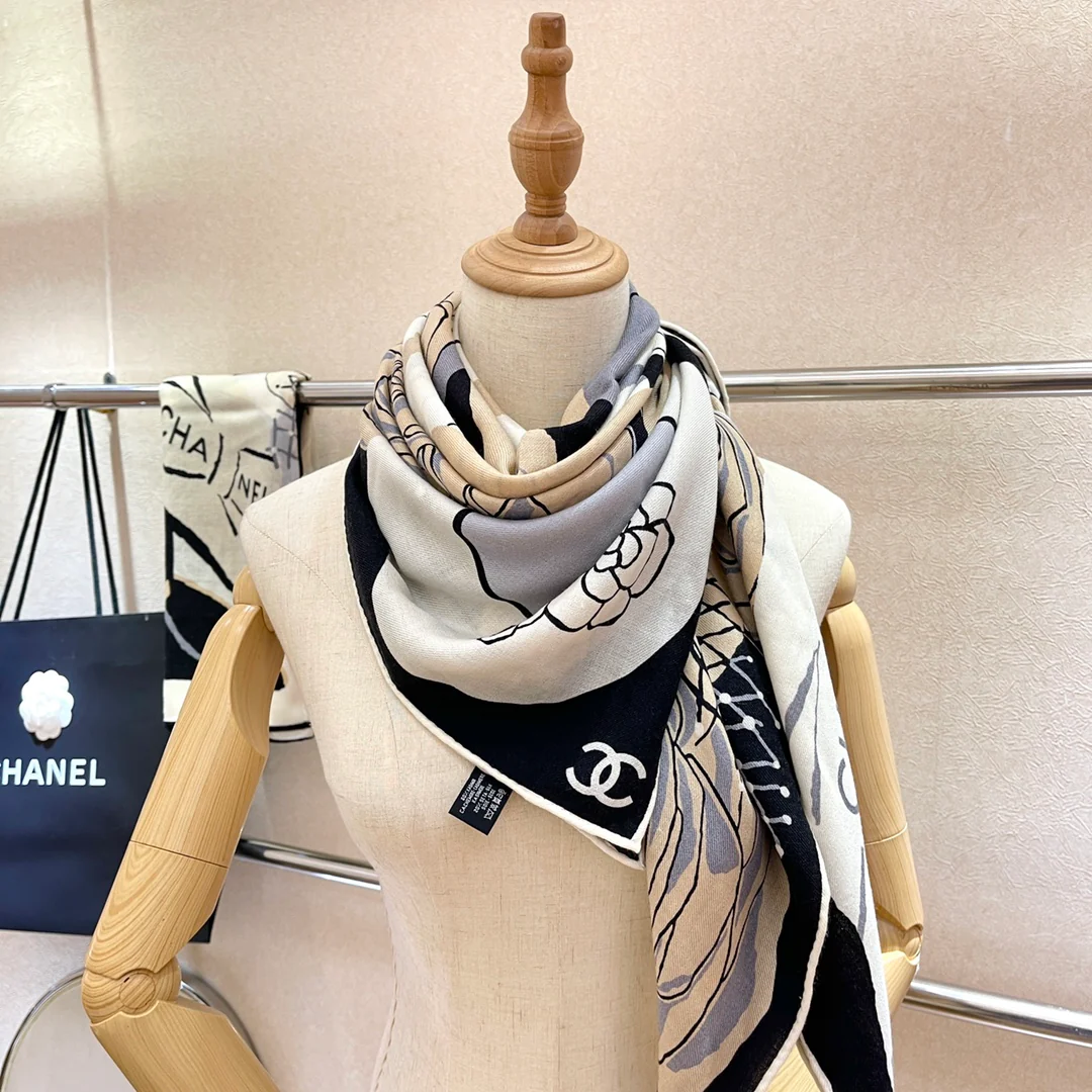 Классический кашемировый платок Chanel ?Камелия? — 140 см — подходит для всех сезонов.