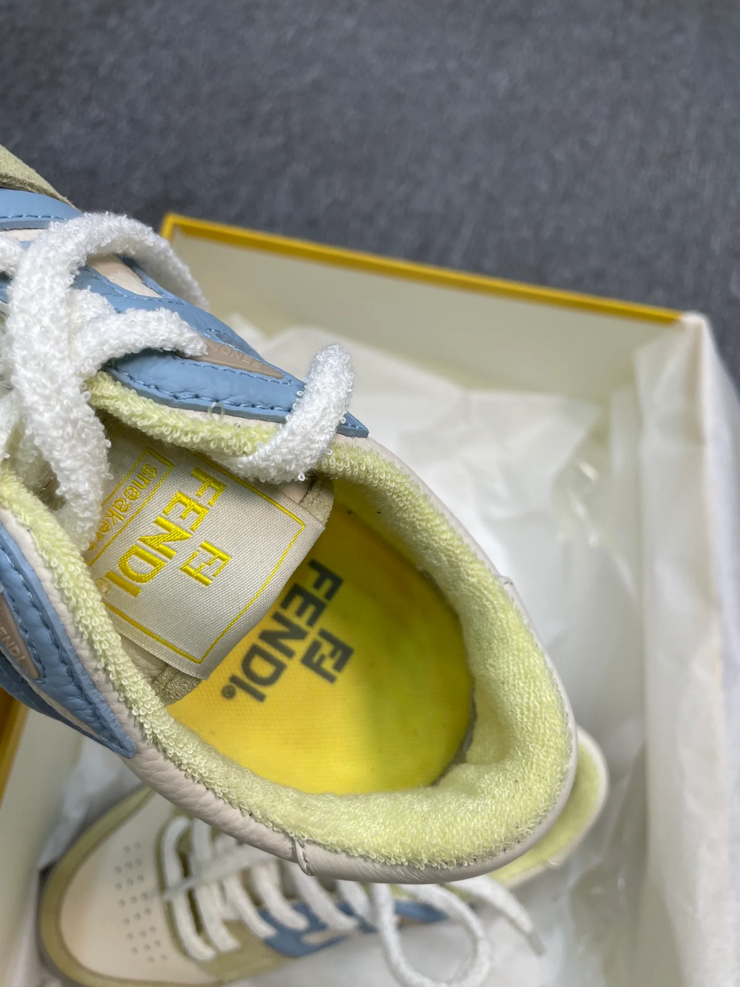 Синие кроссовки Fendi - повседневная обувь