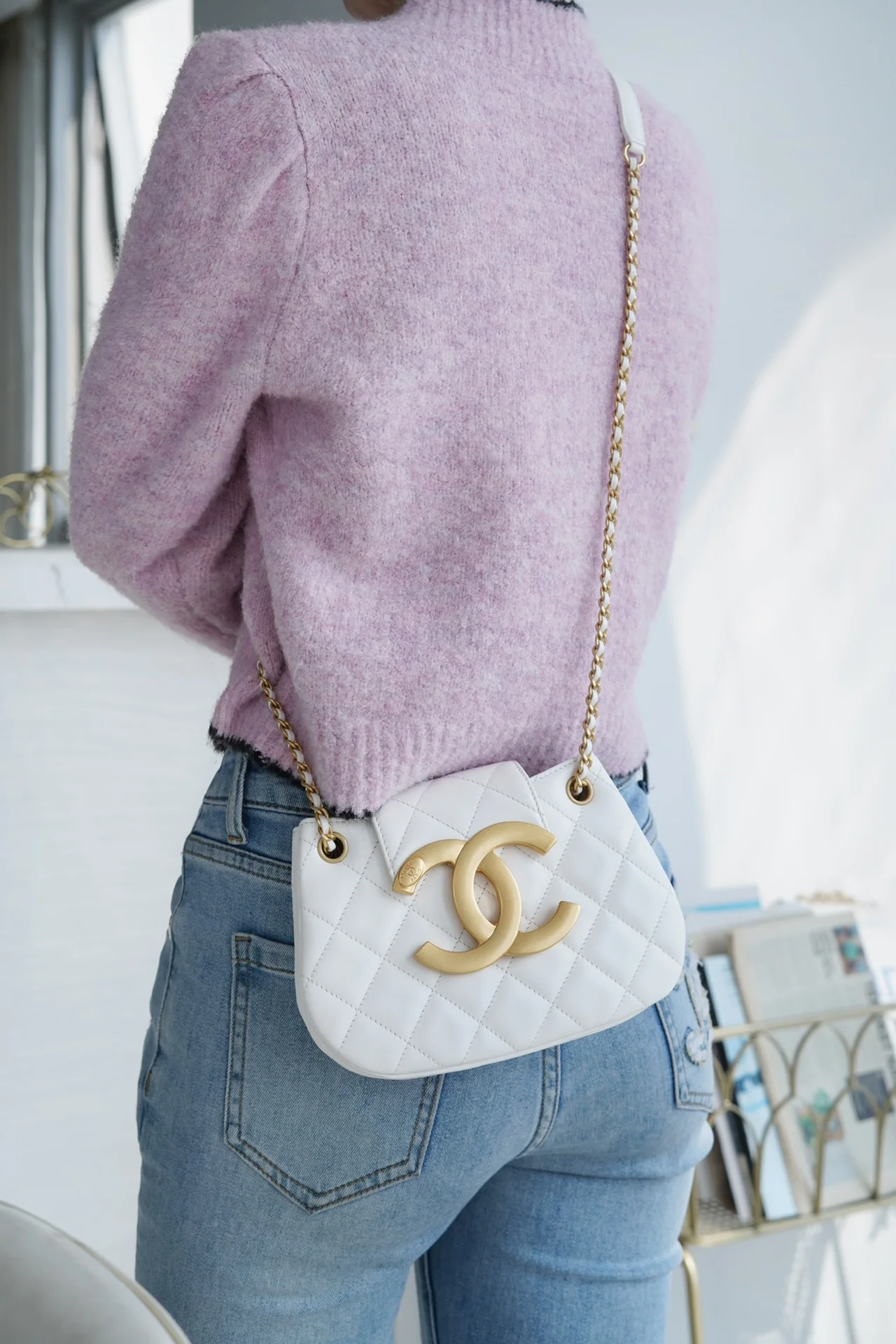 Chanel - Новая большая сумка-мессенджер Double C - Белая