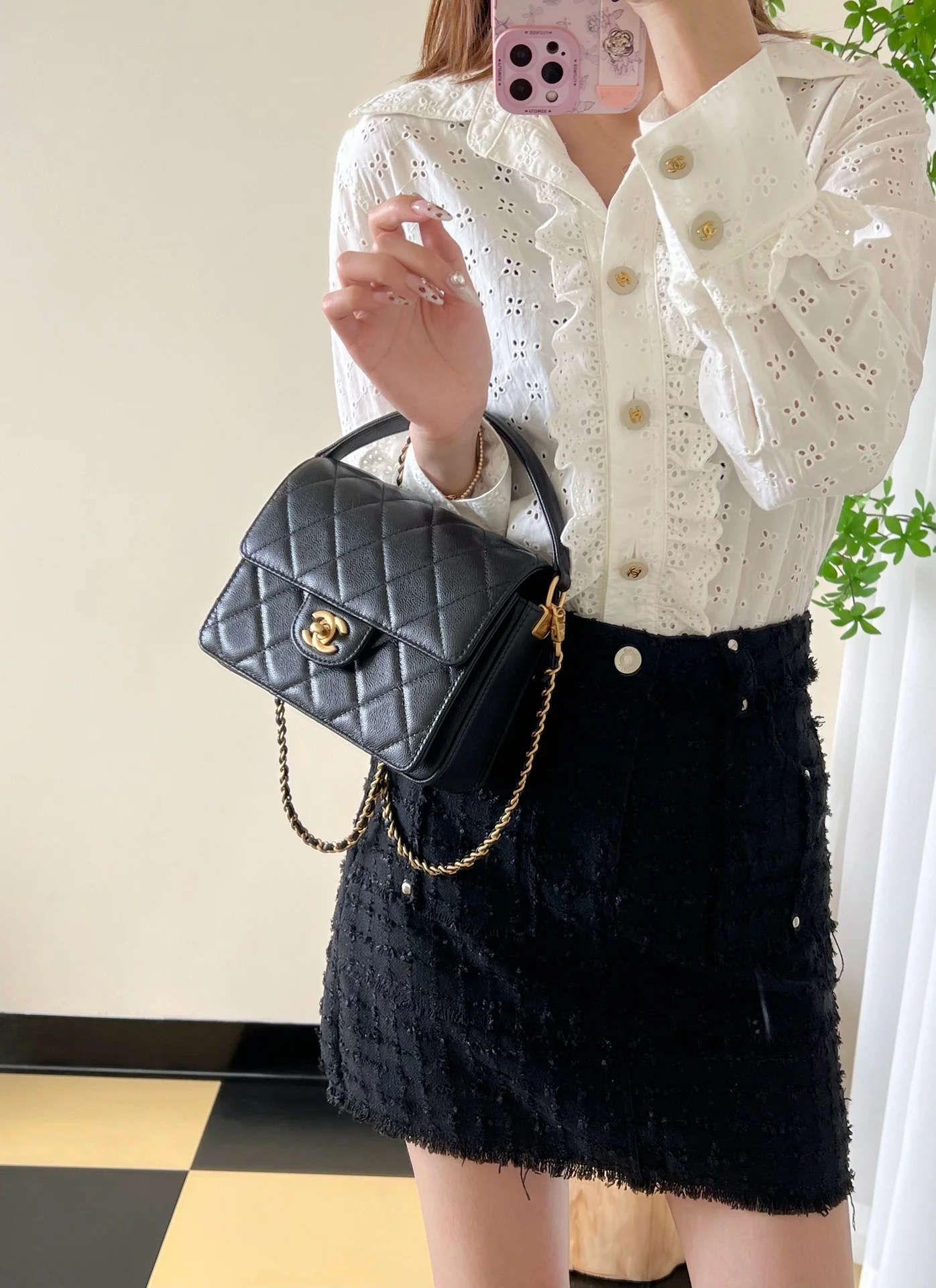 Сумка Chanel Medium Handle Flap Bag - черная