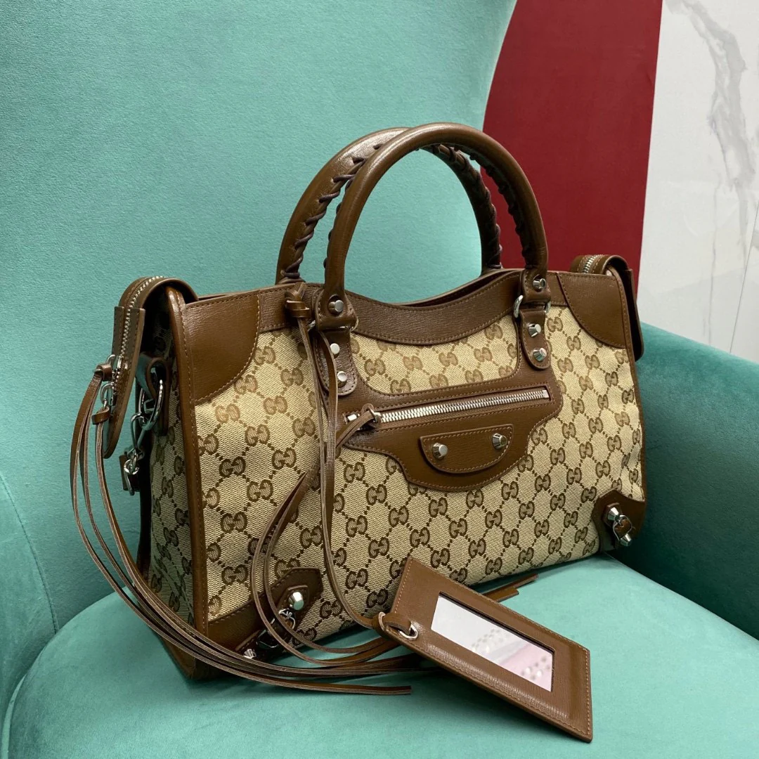 Сумка Neo Classic от Gucci, созданная в рамках парижской коллаборации.