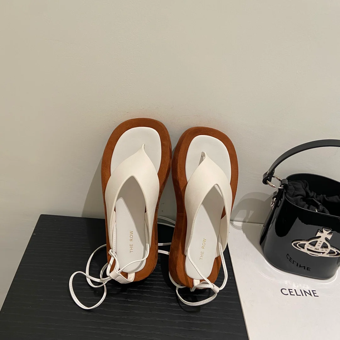 Сандалии-шлепанцы Celine с ремешками