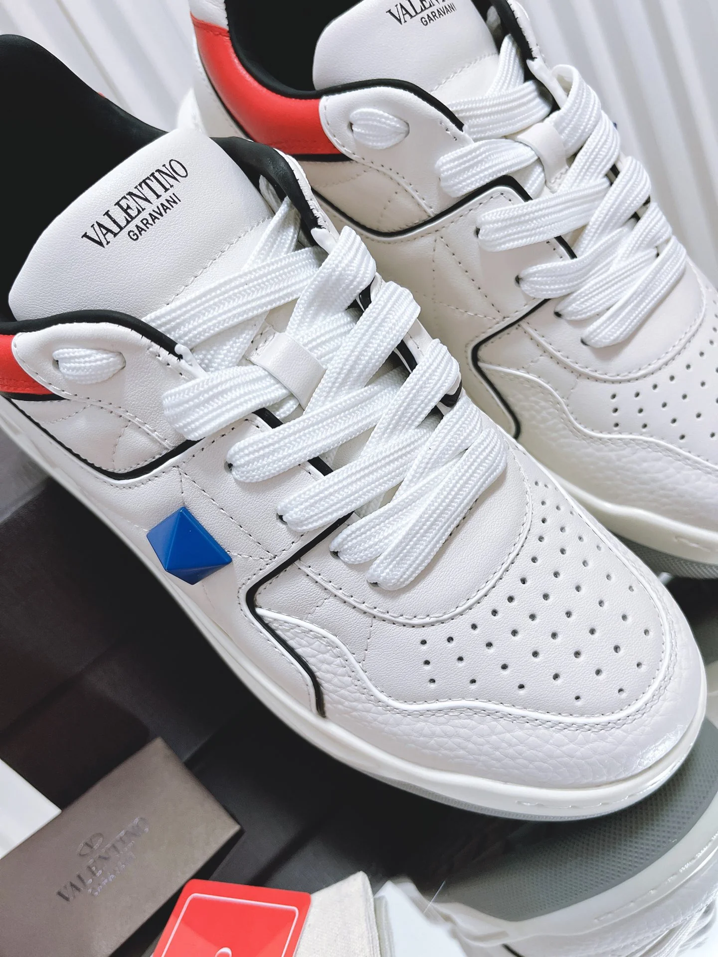 Кроссовки на платформе Valentino - белые - унисекс