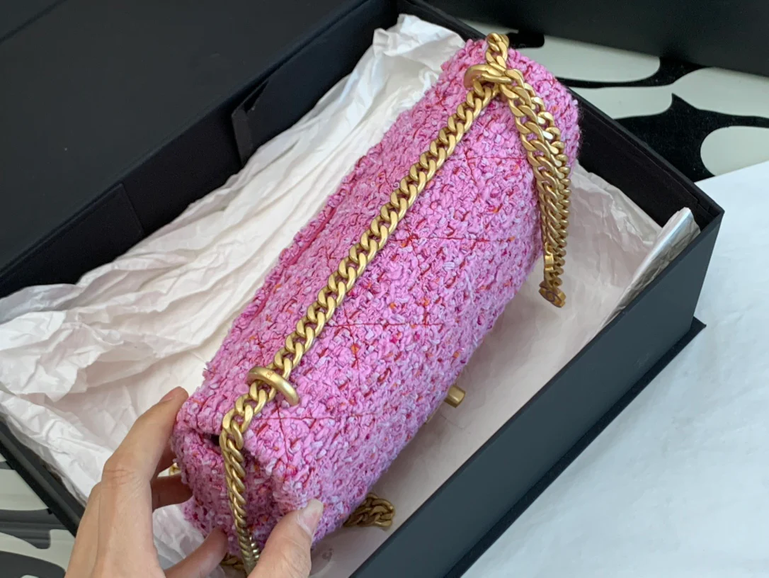 Новинка 2022 года от Chanel - квадратная сумка-клатч с эмалированной пуговицей - 21 см - 3 дюйма