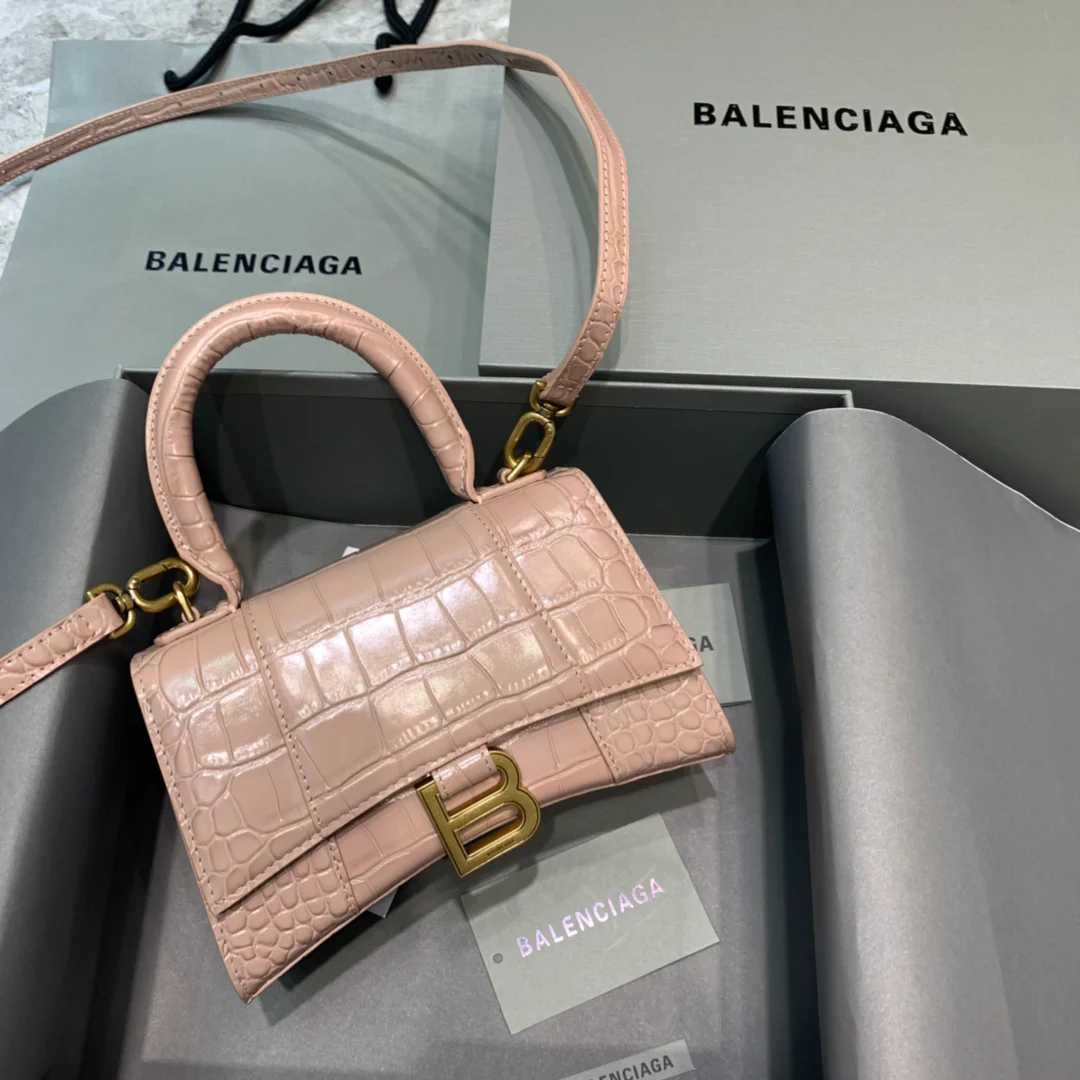 Сумка Balenciaga Hourglass, размер XS, цвет нюдово-розовый, под крокодиловую кожу.