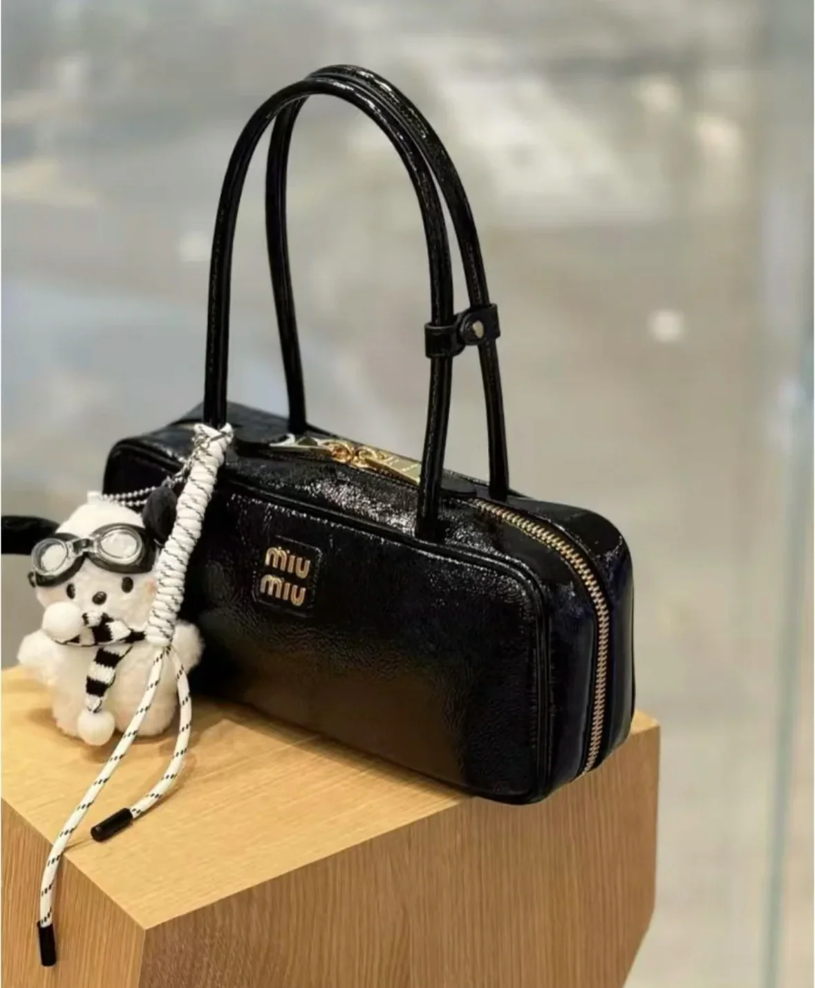 Miu Miu - 5bb173m1050 - Сумочка - Маленькая - Лакированная кожа, черная