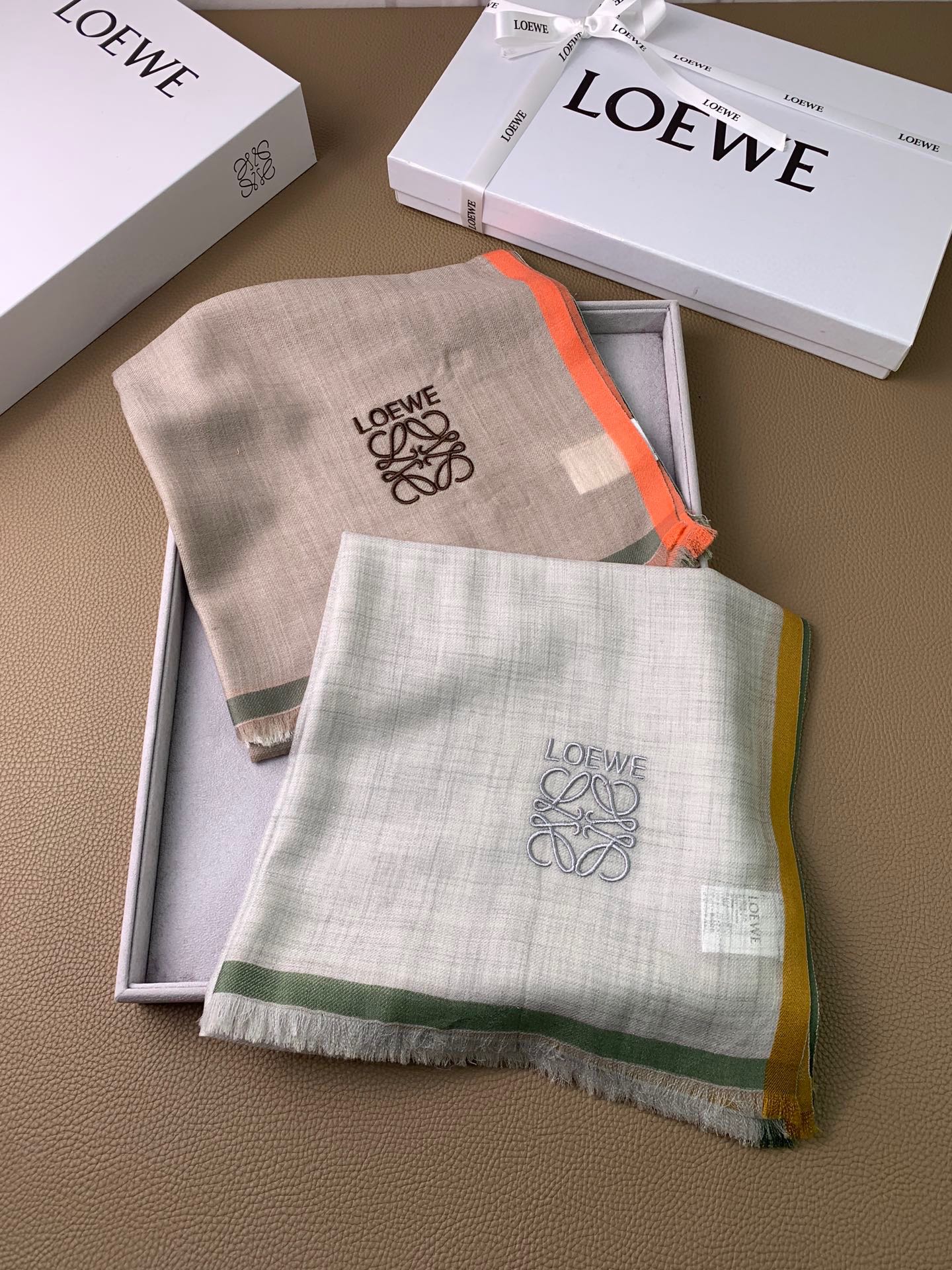 Кашемировый шарф Loewe 2024 с золотыми и серебряными нитями - 110-110-Orange