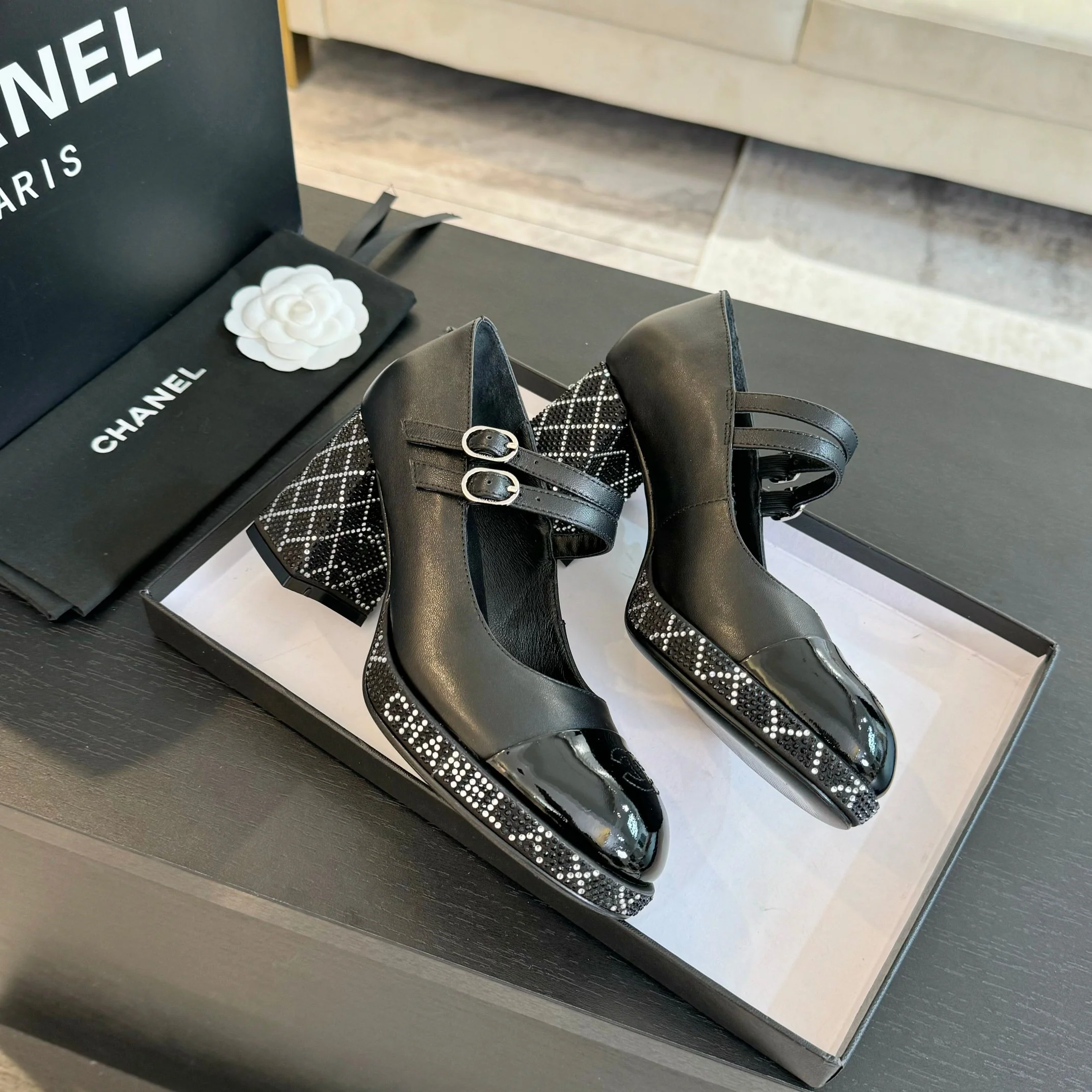 Босоножки на высоком каблуке Chanel 2024 - Черные - 1