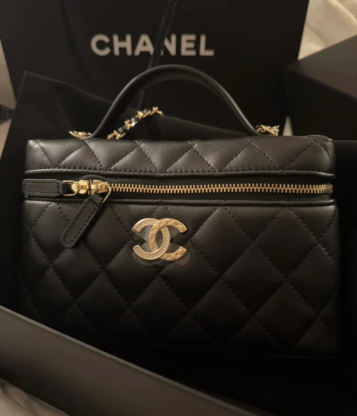 Сумка-ланчбокс Chanel 25c-LP из овечьей кожи - черная