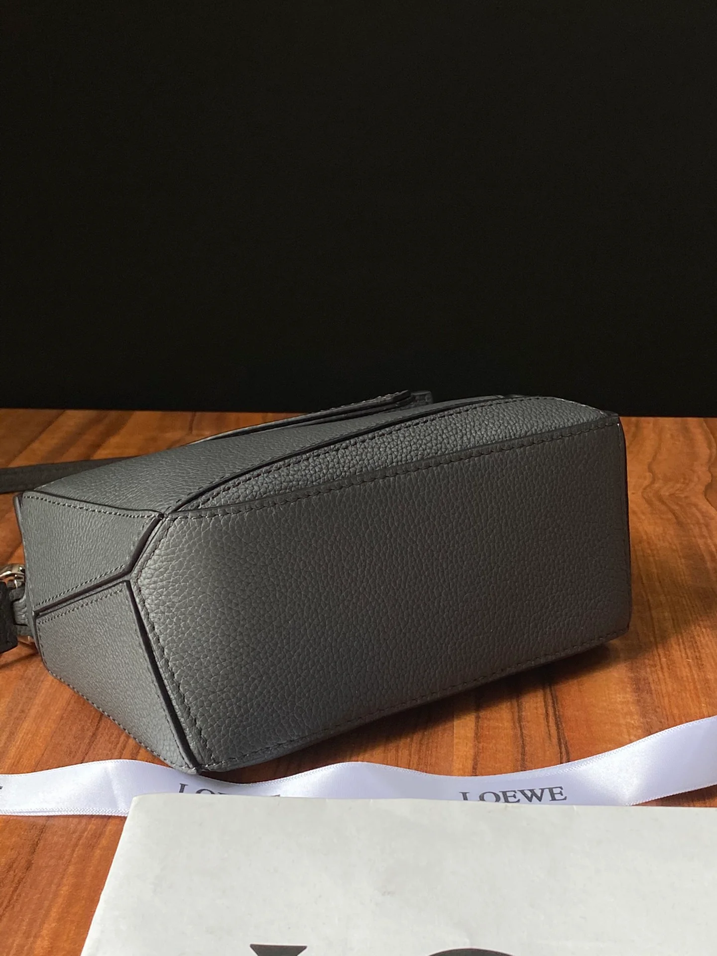 Мини-сумка Loewe Puzzle Bag из телячьей кожи - 21