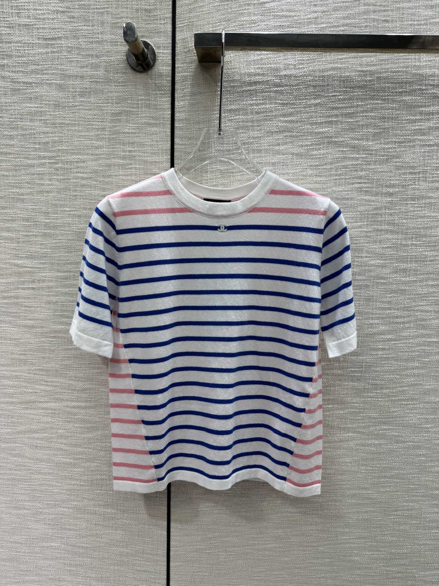 Chanel 2403 - Трикотажная рубашка с короткими рукавами в полоску с цветовыми блоками