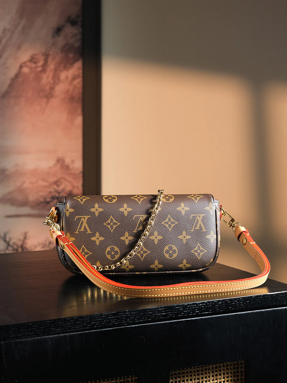 Маркировка в виде ромба на чипе LV - коричневая