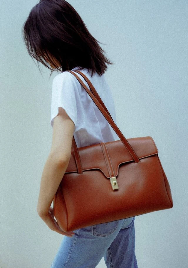 Сумка Celine Soft 16 Large из гладкой телячьей кожи