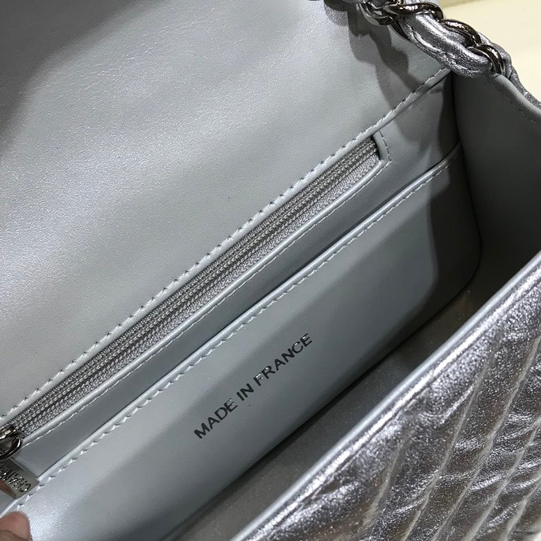 Коллекция Chanel Весна/Лето 2018 - Плиссированная металлизированная кожа - Телячья кожа - Сумка CF - 17 см