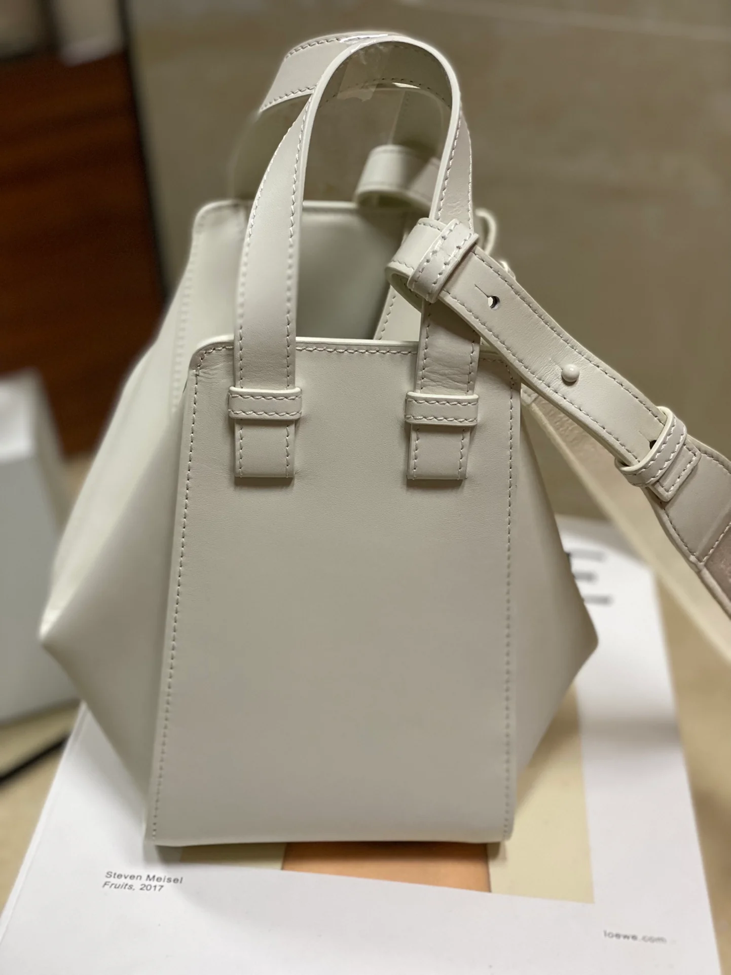 Сумка Loewe Hammock - атласная телячья кожа - маленькая - белая