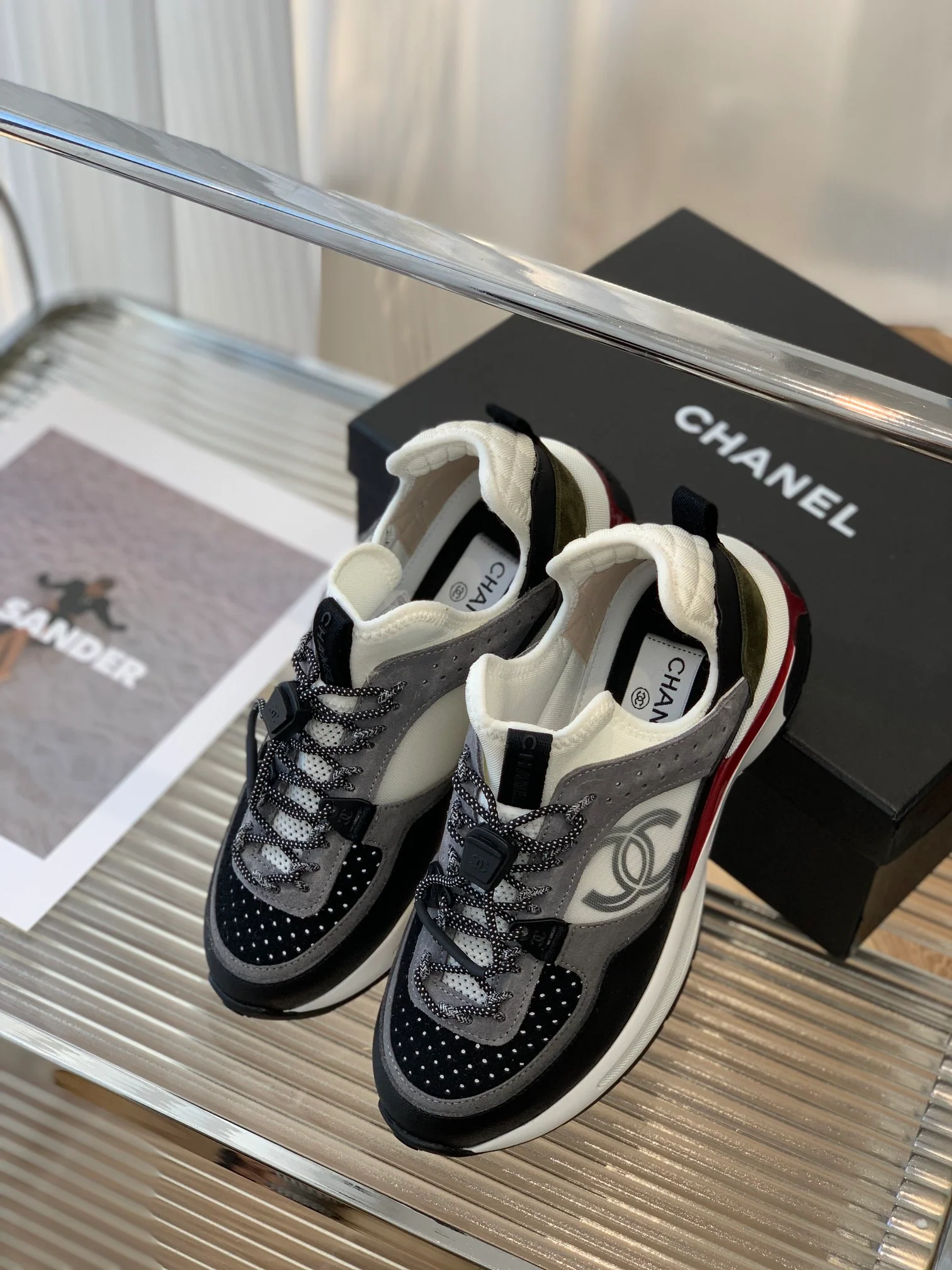 Chanel - Повседневные кроссовки - Черно-серые