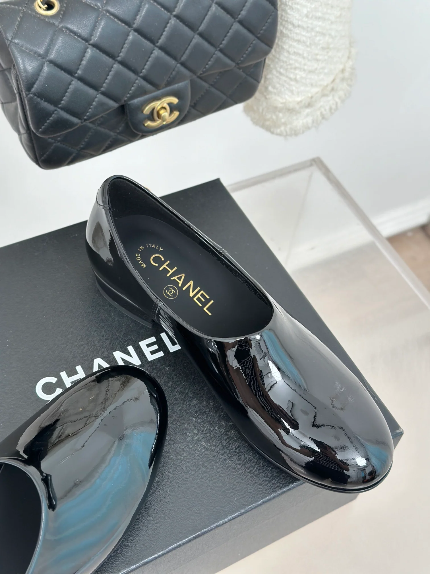 Лоферы Chanel 2025 из лакированной кожи - глянцево-черные