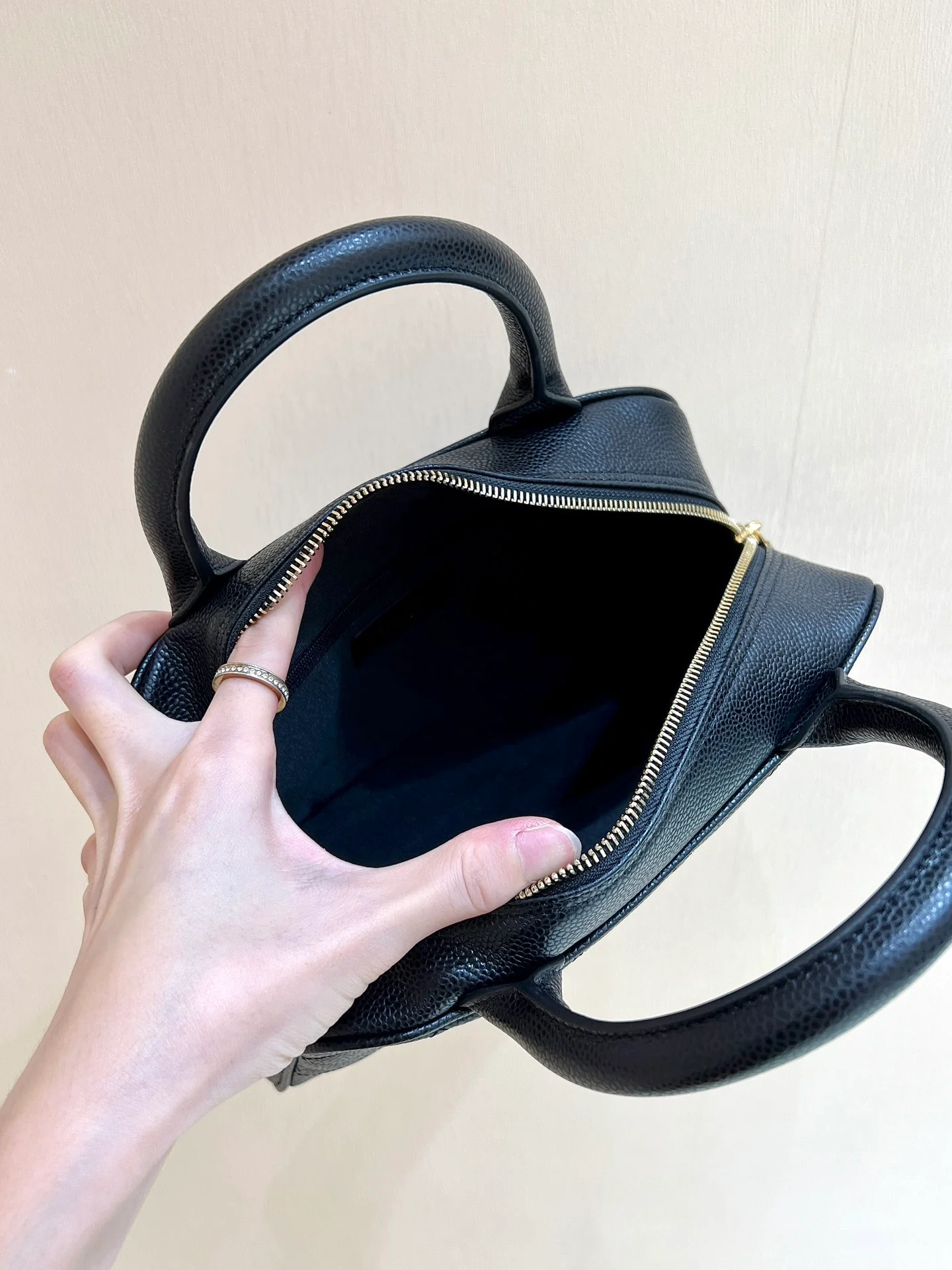 Винтажная сумка-боулинг Chanel - черная