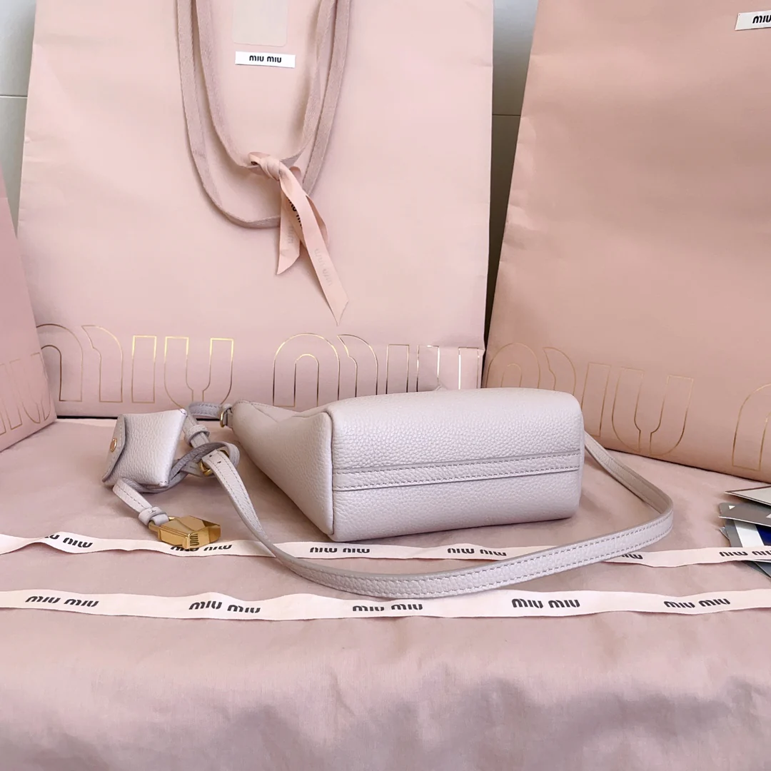 Кожаная сумка-тоут Miu Miu-5be098, розовая.