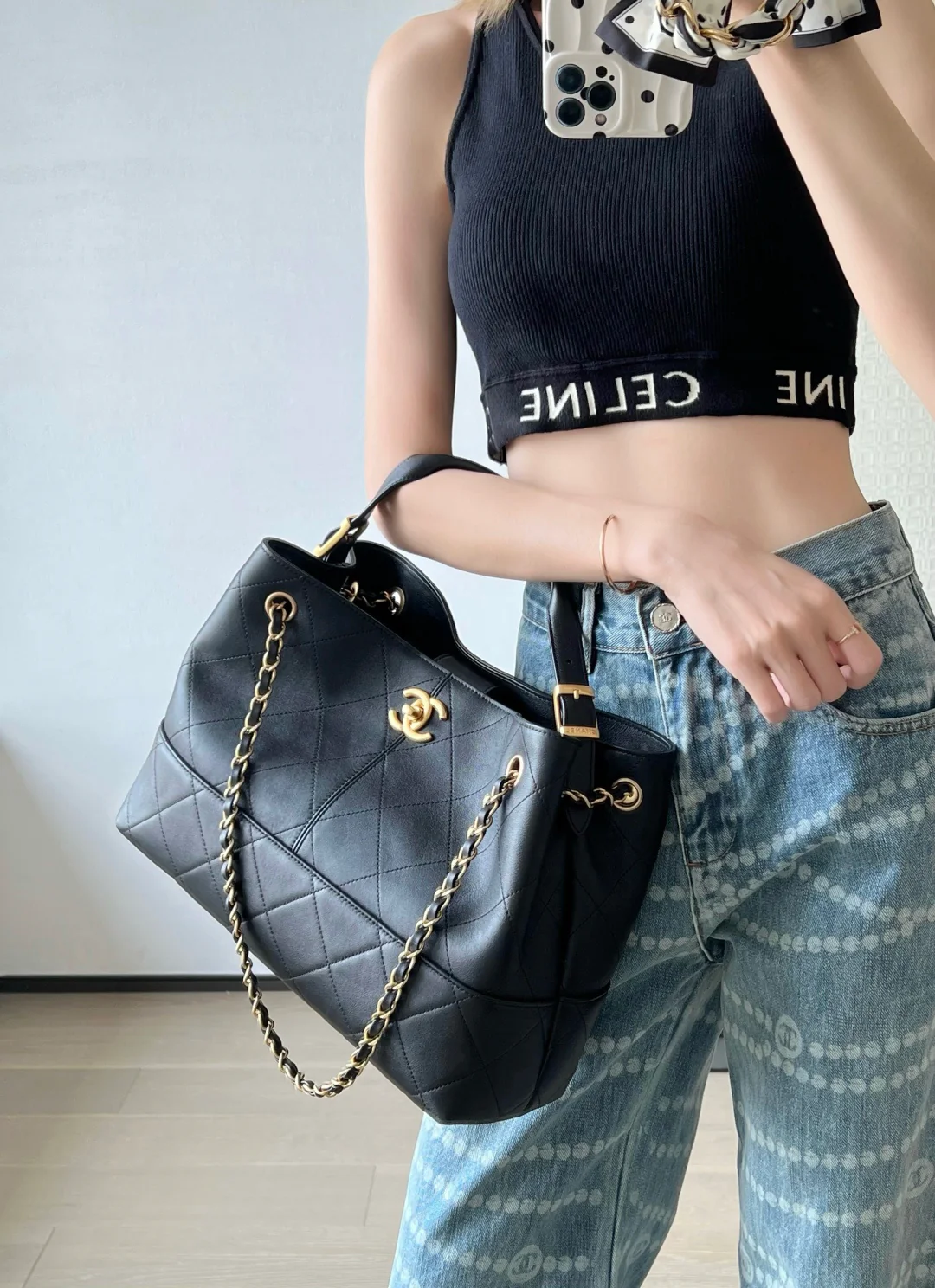 Chanel - ??? - Горизонтальная сумка-шоппер из телячьей кожи - Черная с золотой фурнитурой