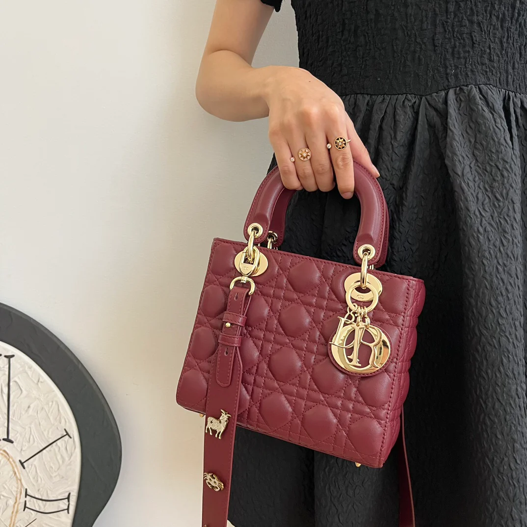 Dior Lady (коллекция Four-Panel) - Красный с золотой пряжкой - Маленький размер