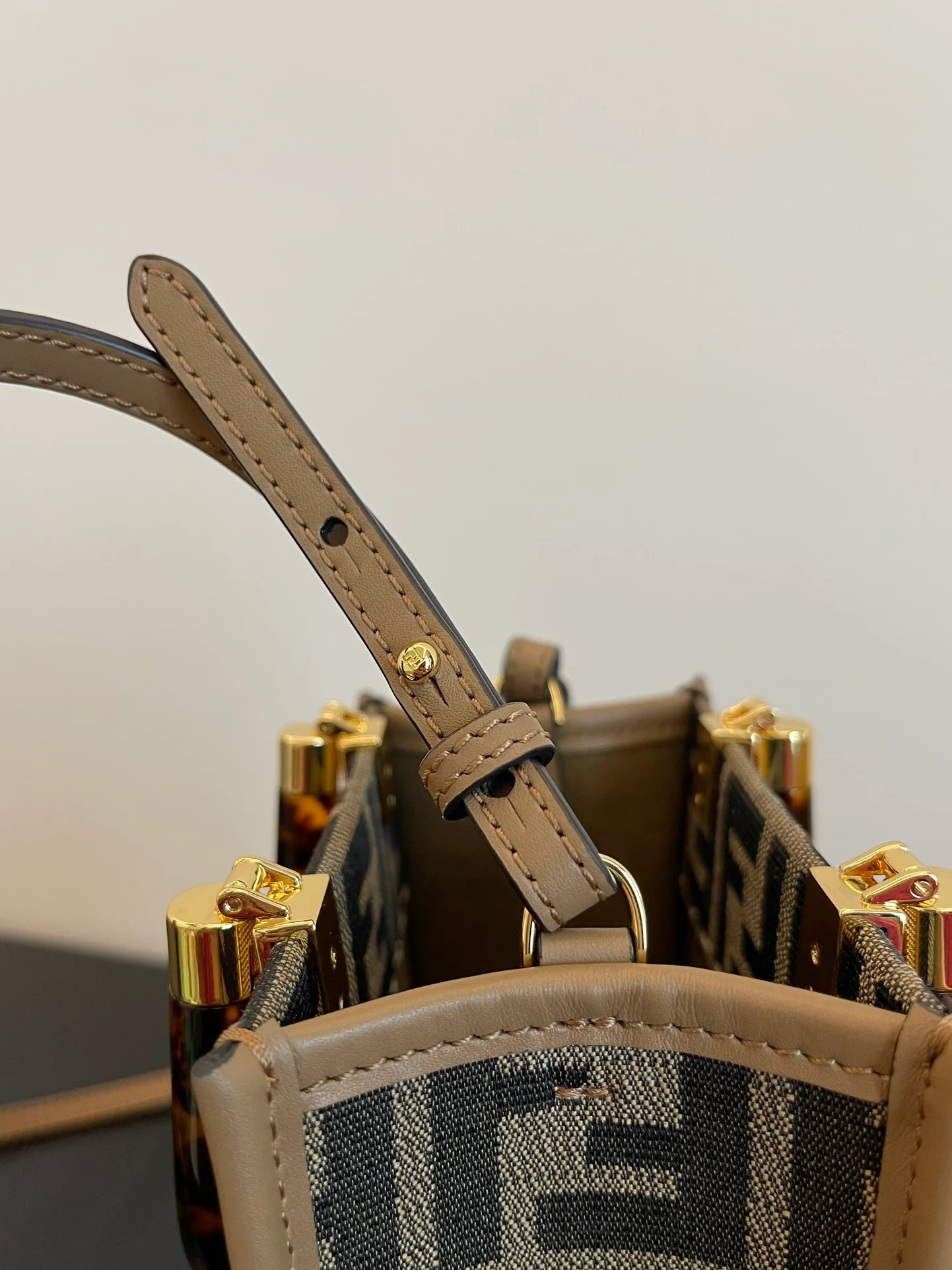 Сумка-тоут Fendi Sunshine Monogram - маленькая