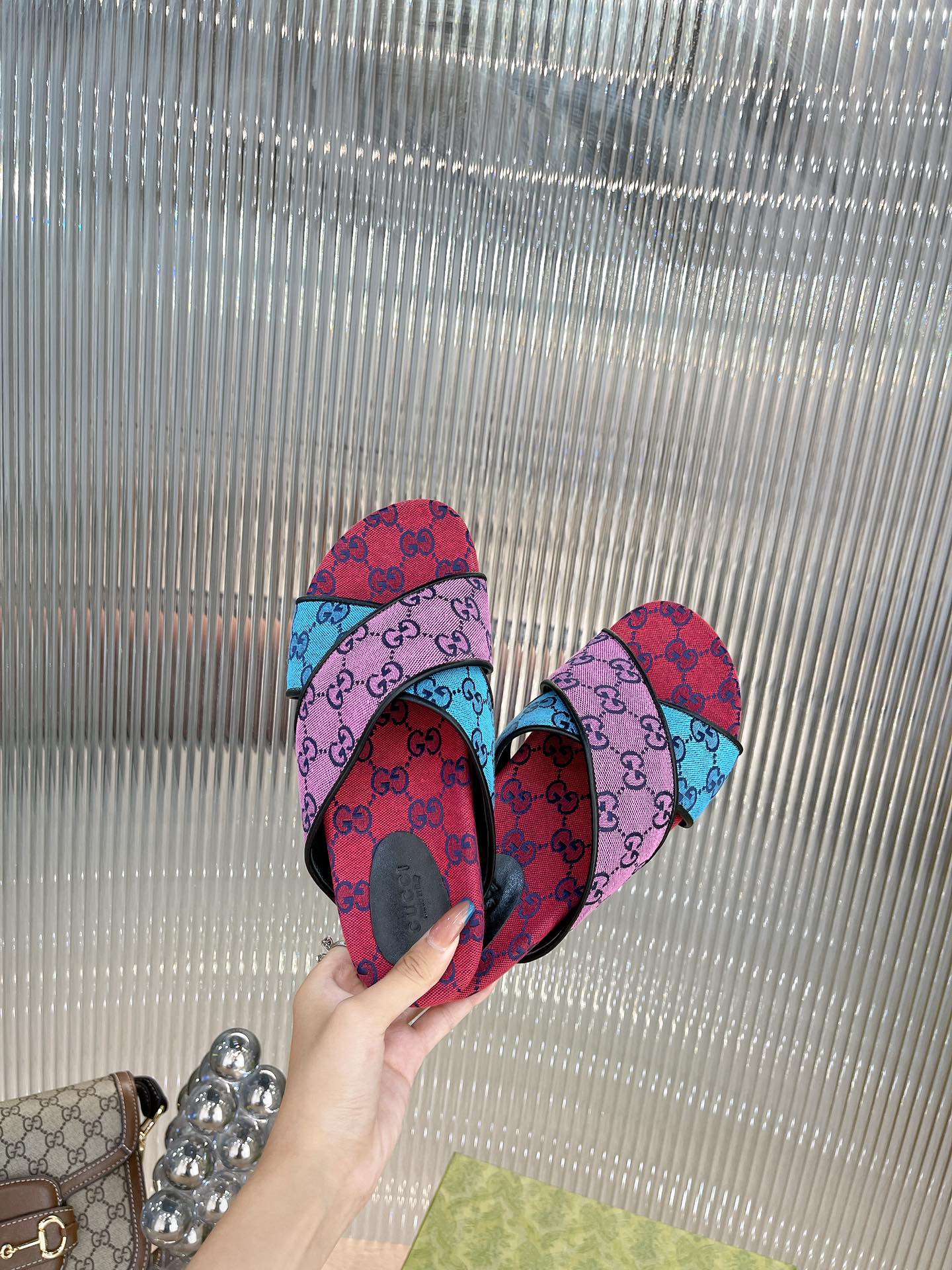 Сандалии Gucci на платформе с перекрестными ремешками - 1