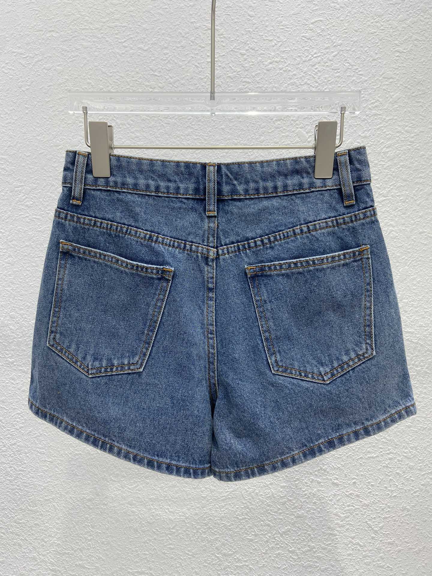 Balenciaga 2404 - Джинсовые шорты на пуговицах