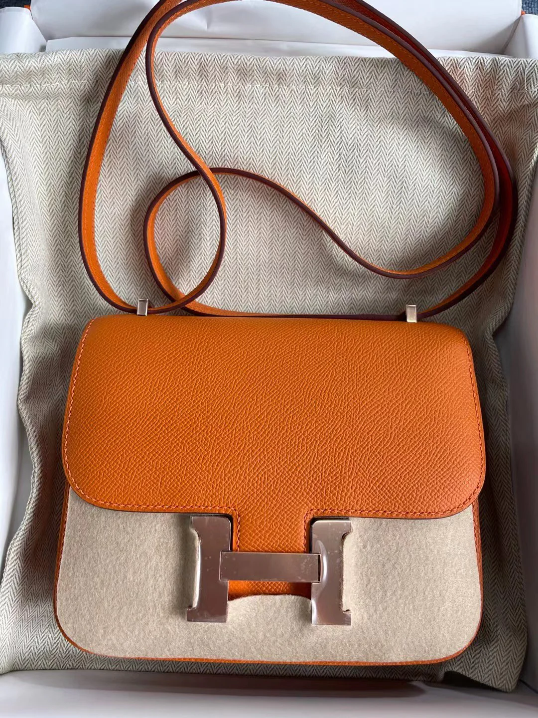 Hermes Constance 19 Оранжевая серебряная пряжка