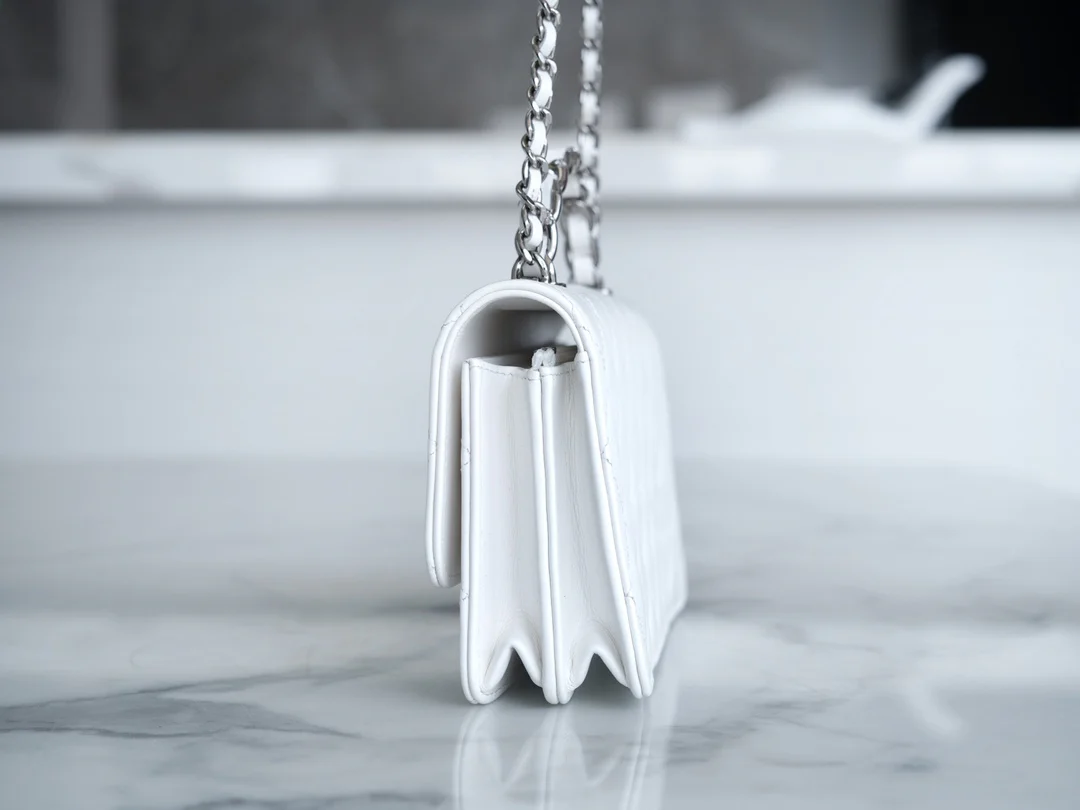 Chanel - Новая гармошка с ручками, украшенными стразами - Белая