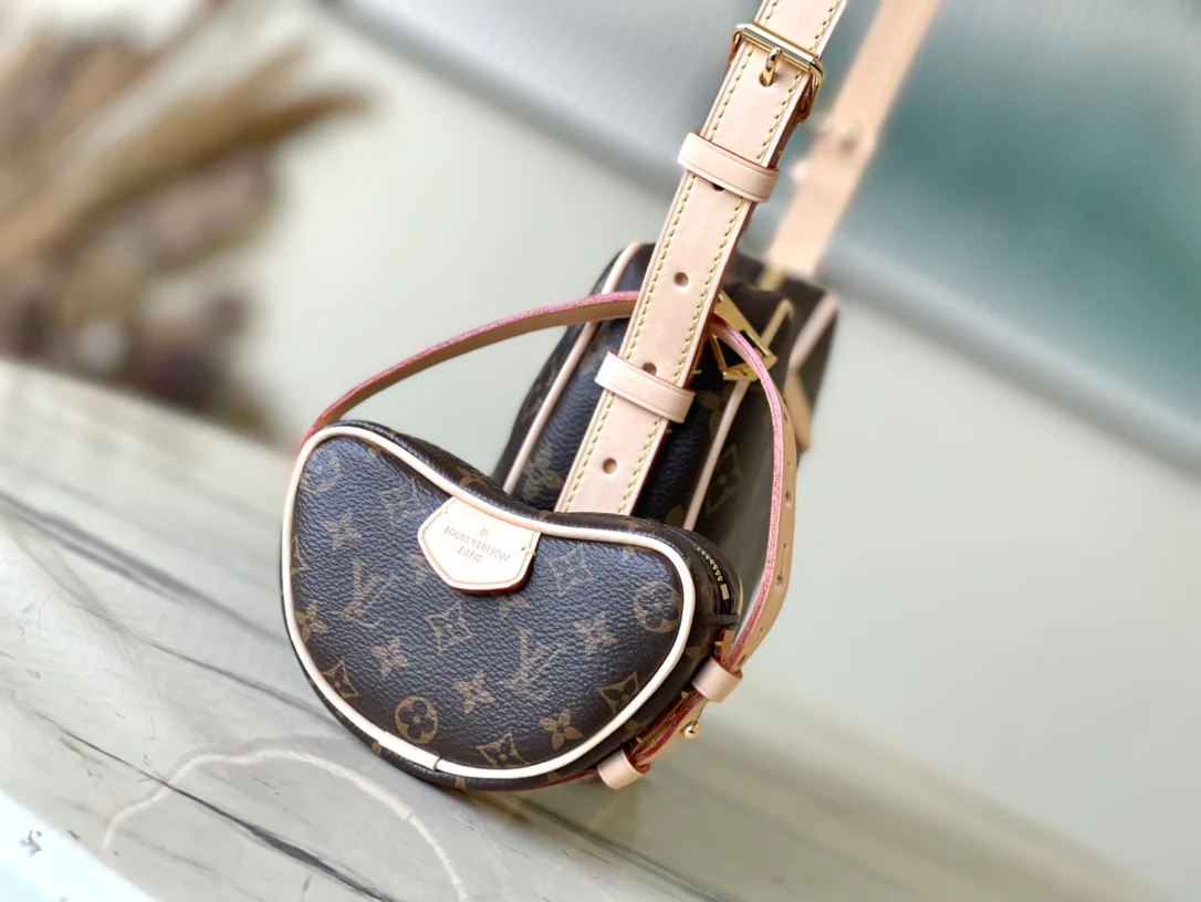 m46828-LV-croissant-mm-croissant bag-classic monogram print