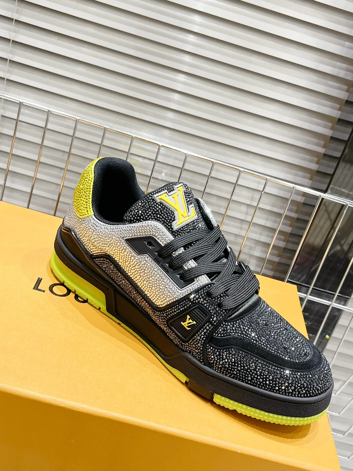Кроссовки LV Trainer - обувь для скейтбординга - глянцевые черно-желтые - унисекс