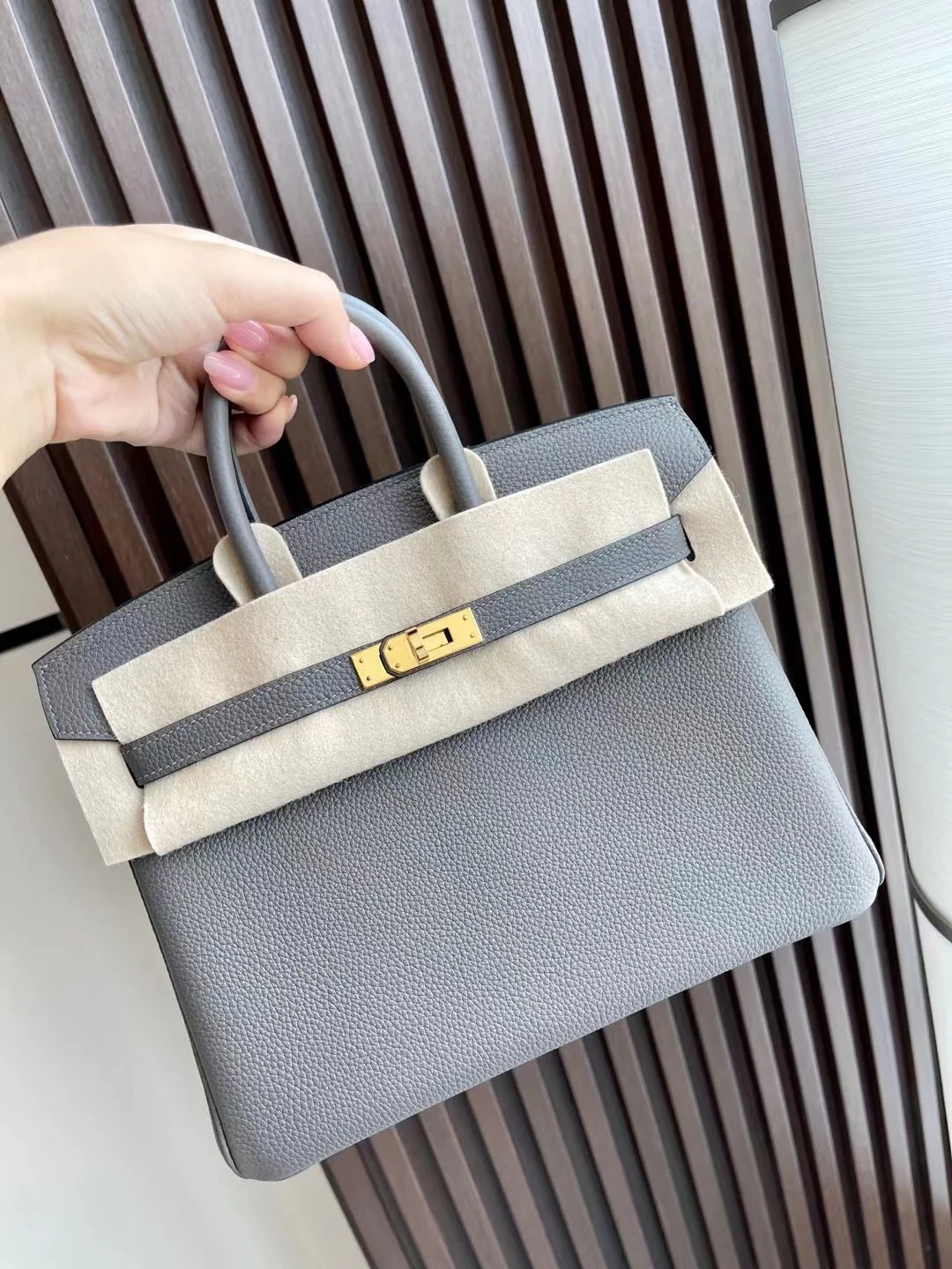 Hermes Birkin 25, серо-золотая пряжка.